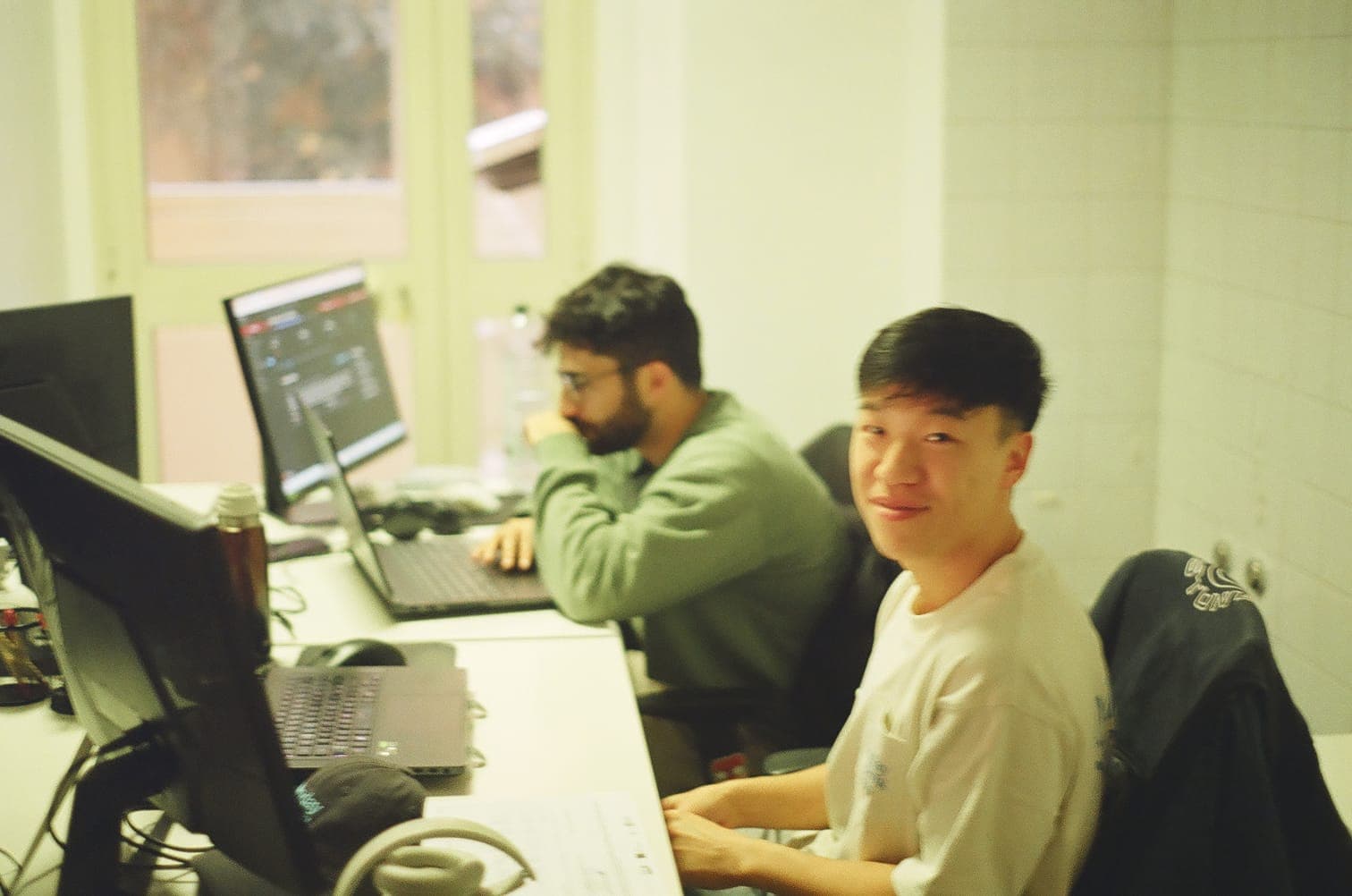 Costruisci con KVA — il team al lavoro